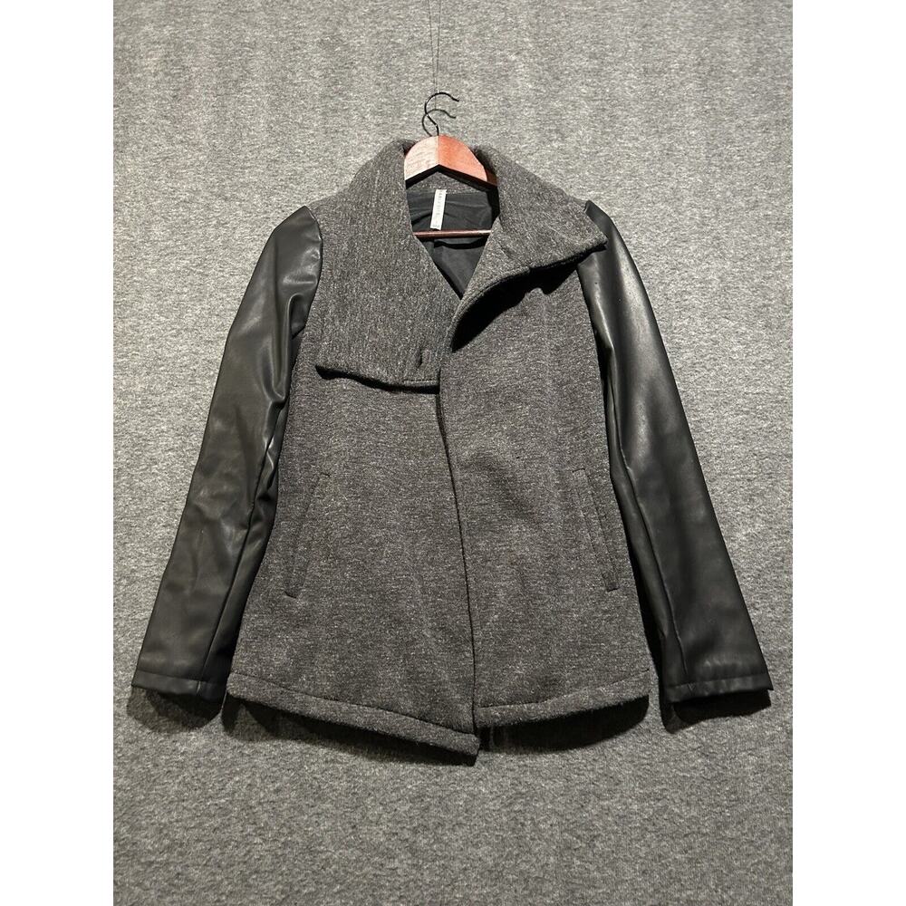 Fabletics Womens Pleather Jacket Shawl Size S Gray and‎ Black Athletic